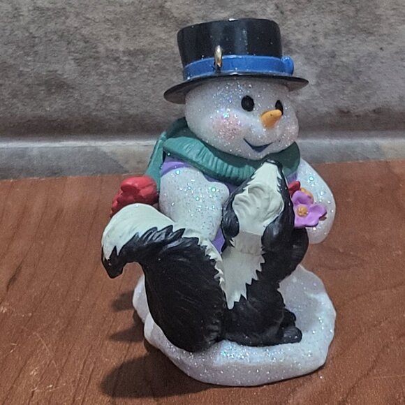Hallmark Snow Buddies 2006 Snowman Skunk Christmas Ornament - Picture 7 of 12